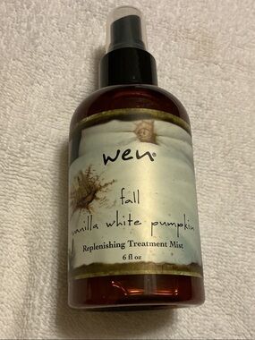 WEN Fall Vanilla White Pumpkin Replenishing Treatment Mist - Amber and Black